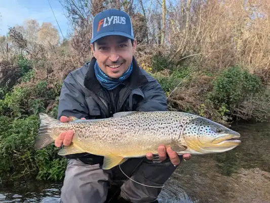 Adrián Satue Paules - Fliegenfischen in Spanien: Forellenangeln in Aragon
